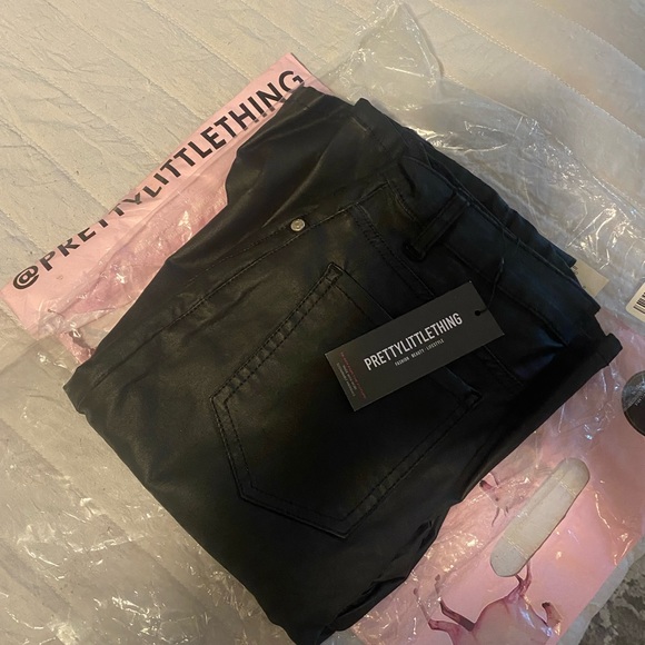 NEVER WORN brand new PRETTY LITTLE THING black denim flare pants - Picture 4 of 4